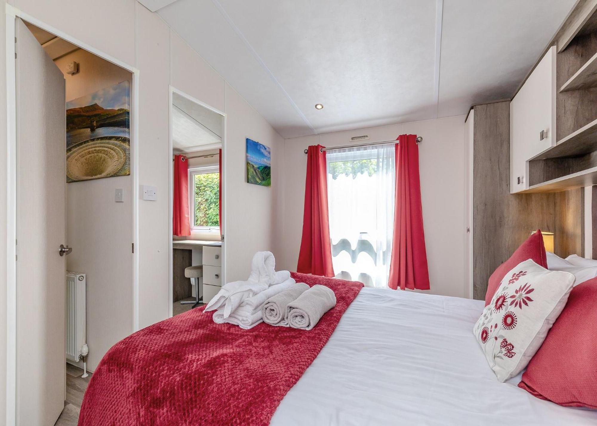 Longnor Wood Holiday Park エクステリア 写真