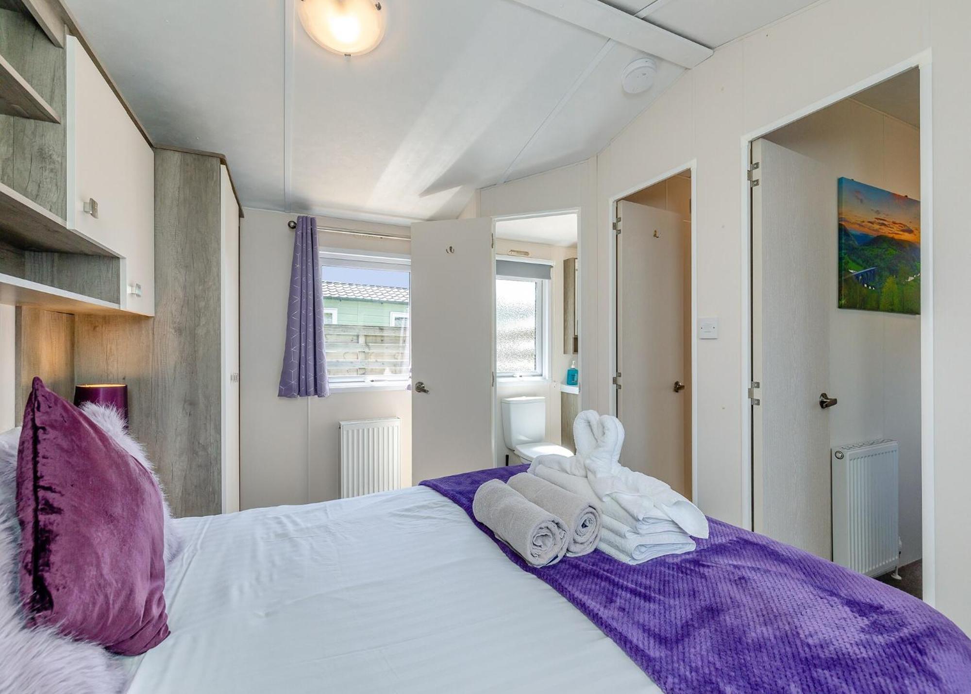 Longnor Wood Holiday Park エクステリア 写真