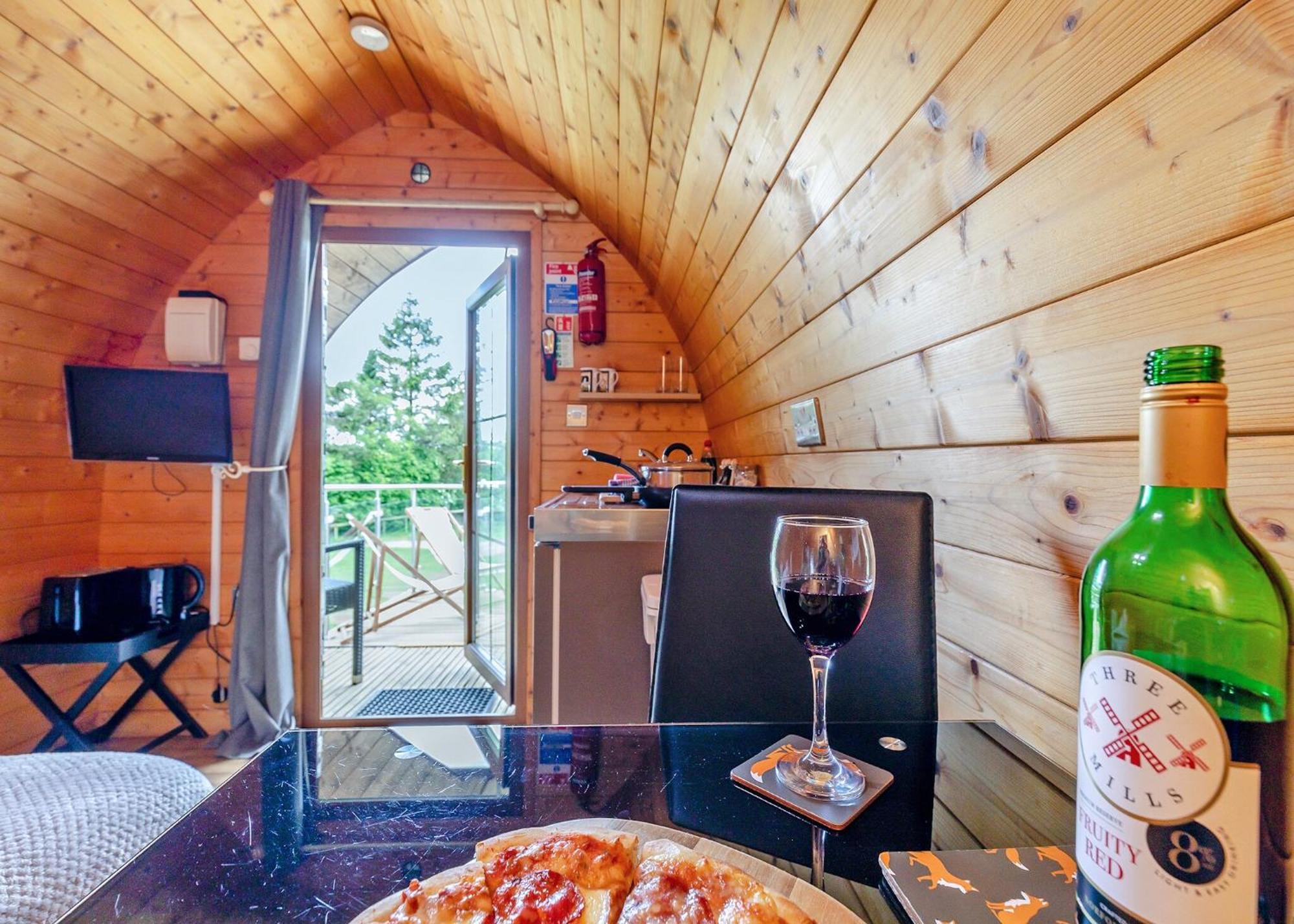 Longnor Wood Holiday Park エクステリア 写真