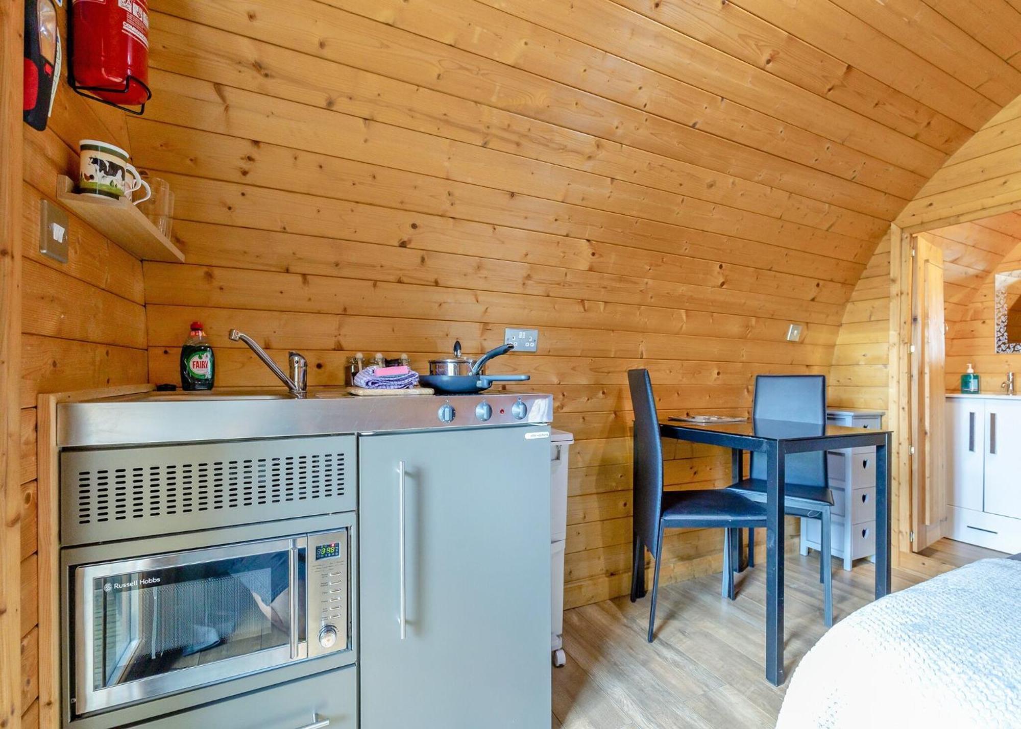 Longnor Wood Holiday Park エクステリア 写真