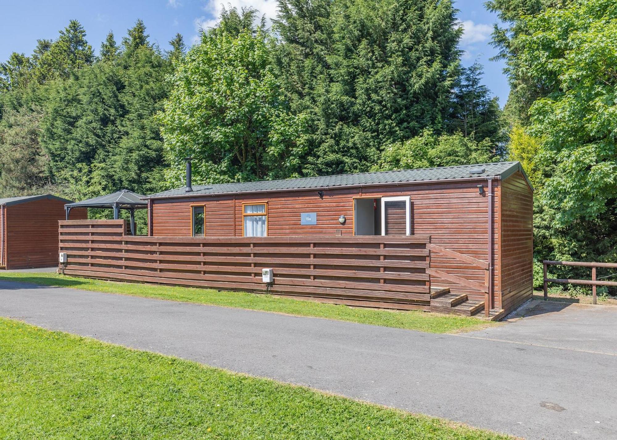 Longnor Wood Holiday Park エクステリア 写真