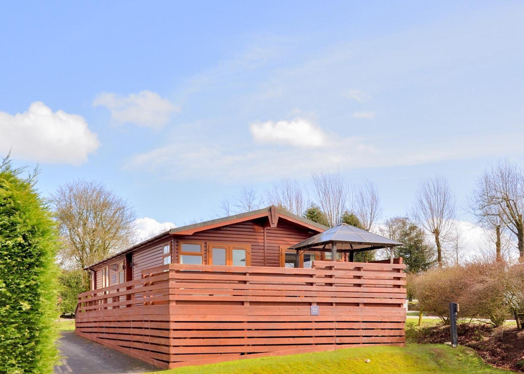 Longnor Wood Holiday Park エクステリア 写真