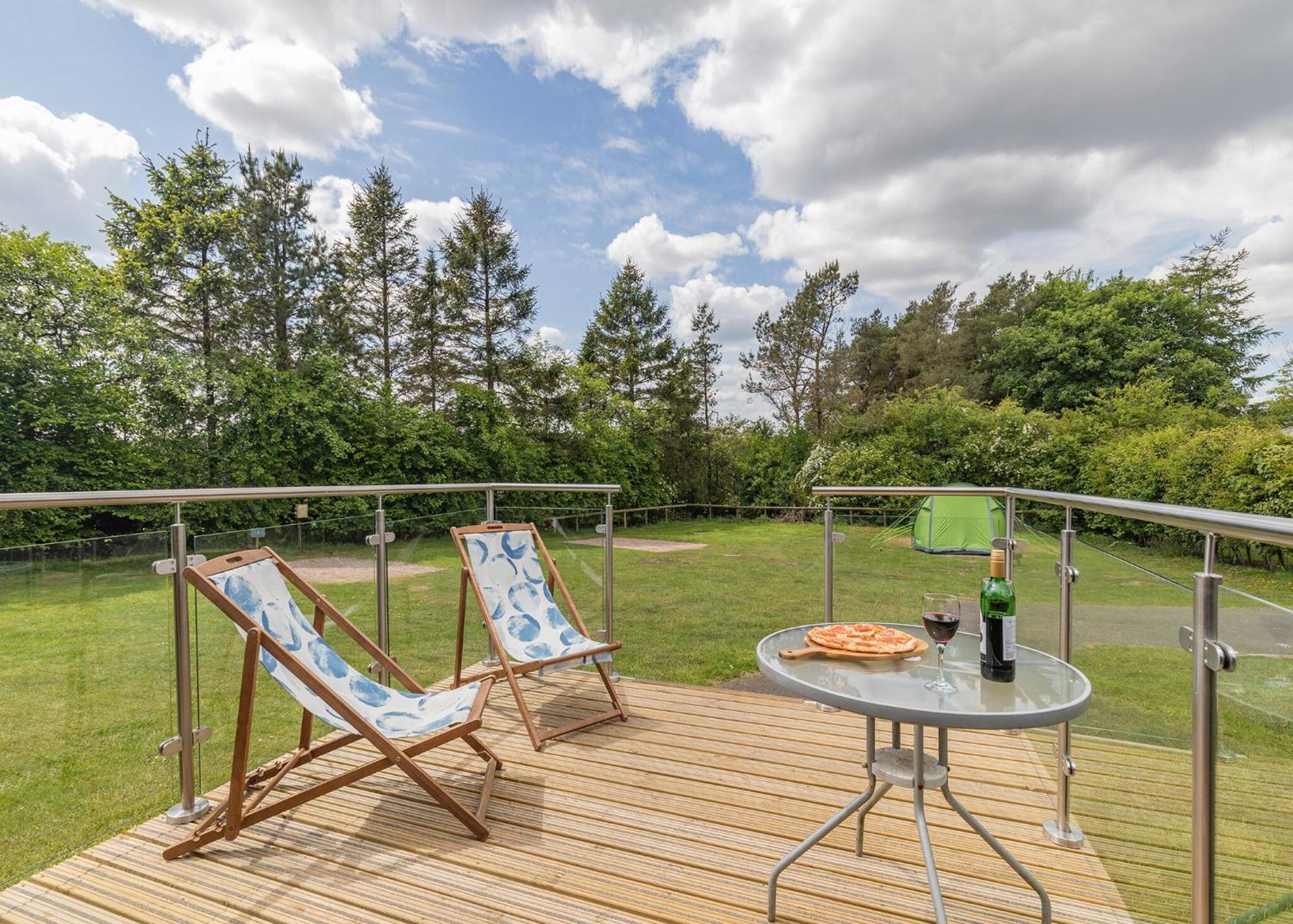 Longnor Wood Holiday Park エクステリア 写真
