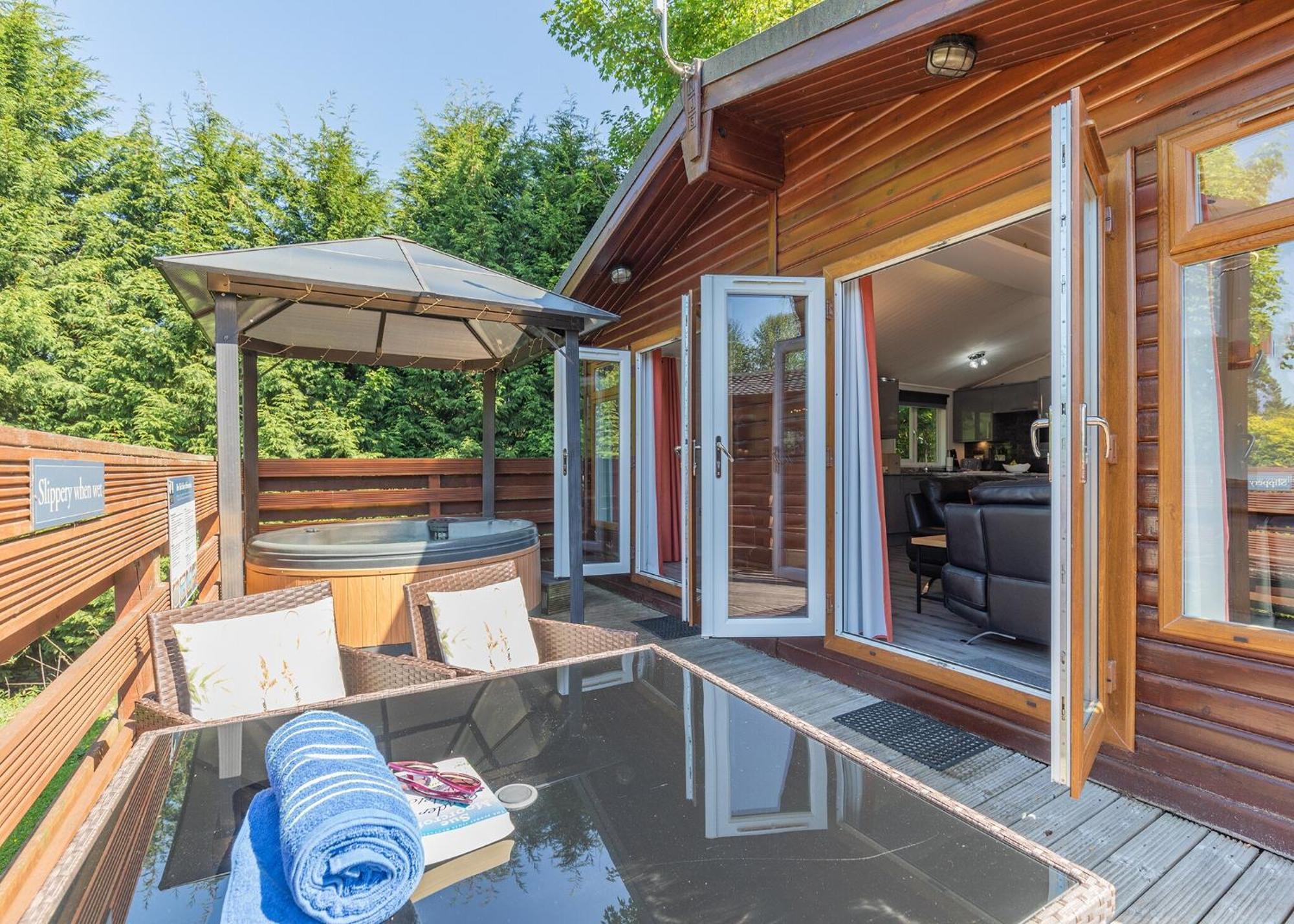 Longnor Wood Holiday Park エクステリア 写真