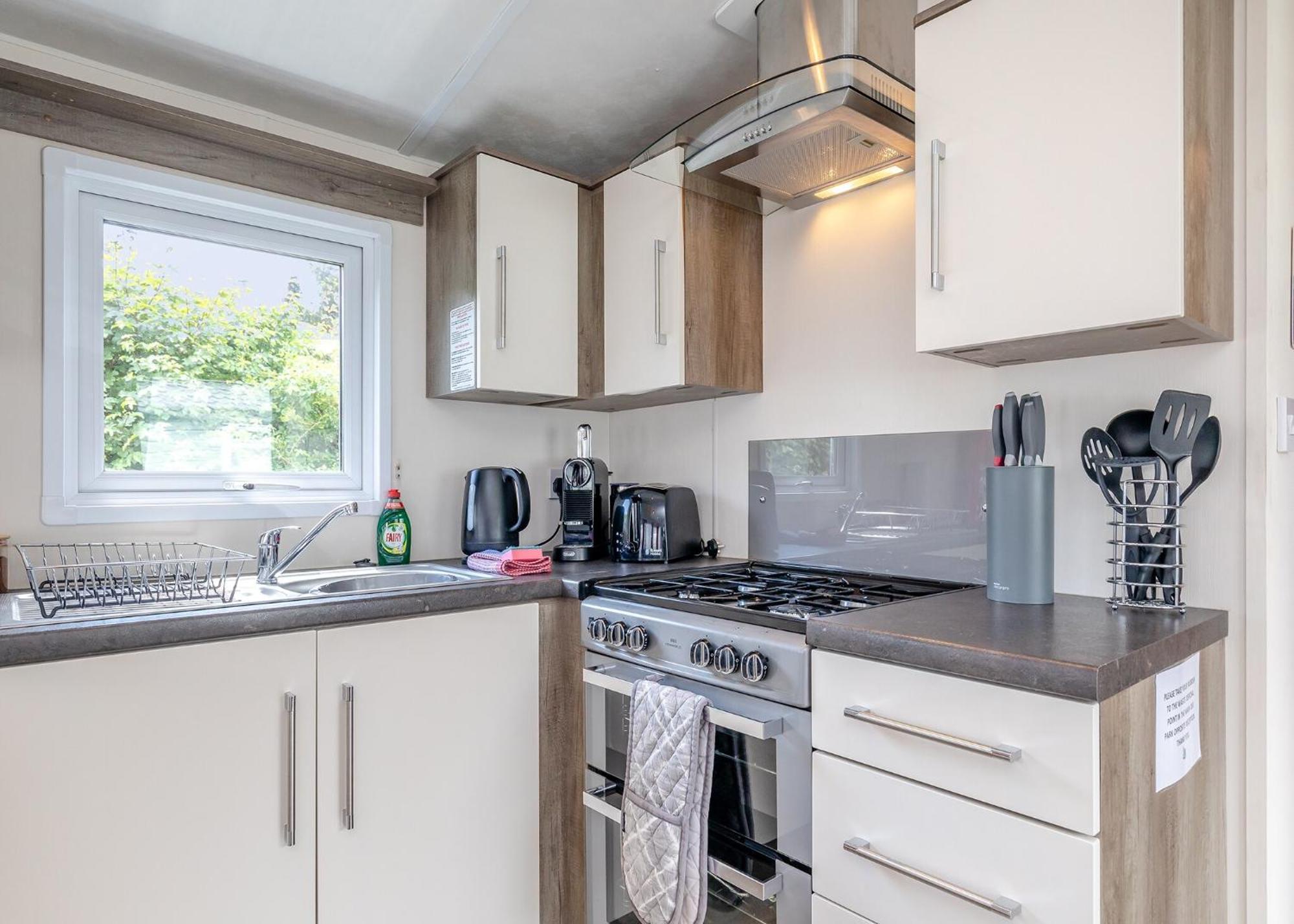 Longnor Wood Holiday Park エクステリア 写真