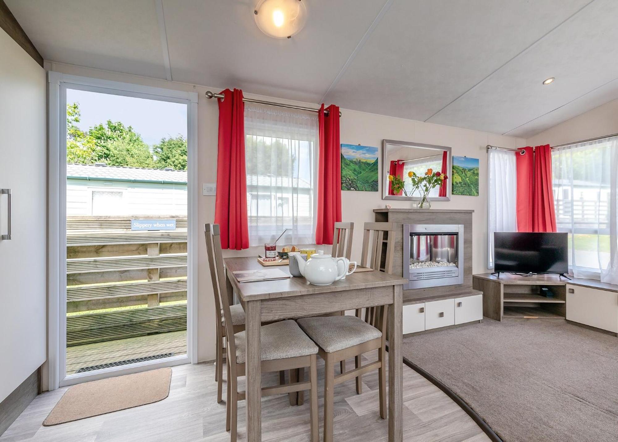 Longnor Wood Holiday Park エクステリア 写真