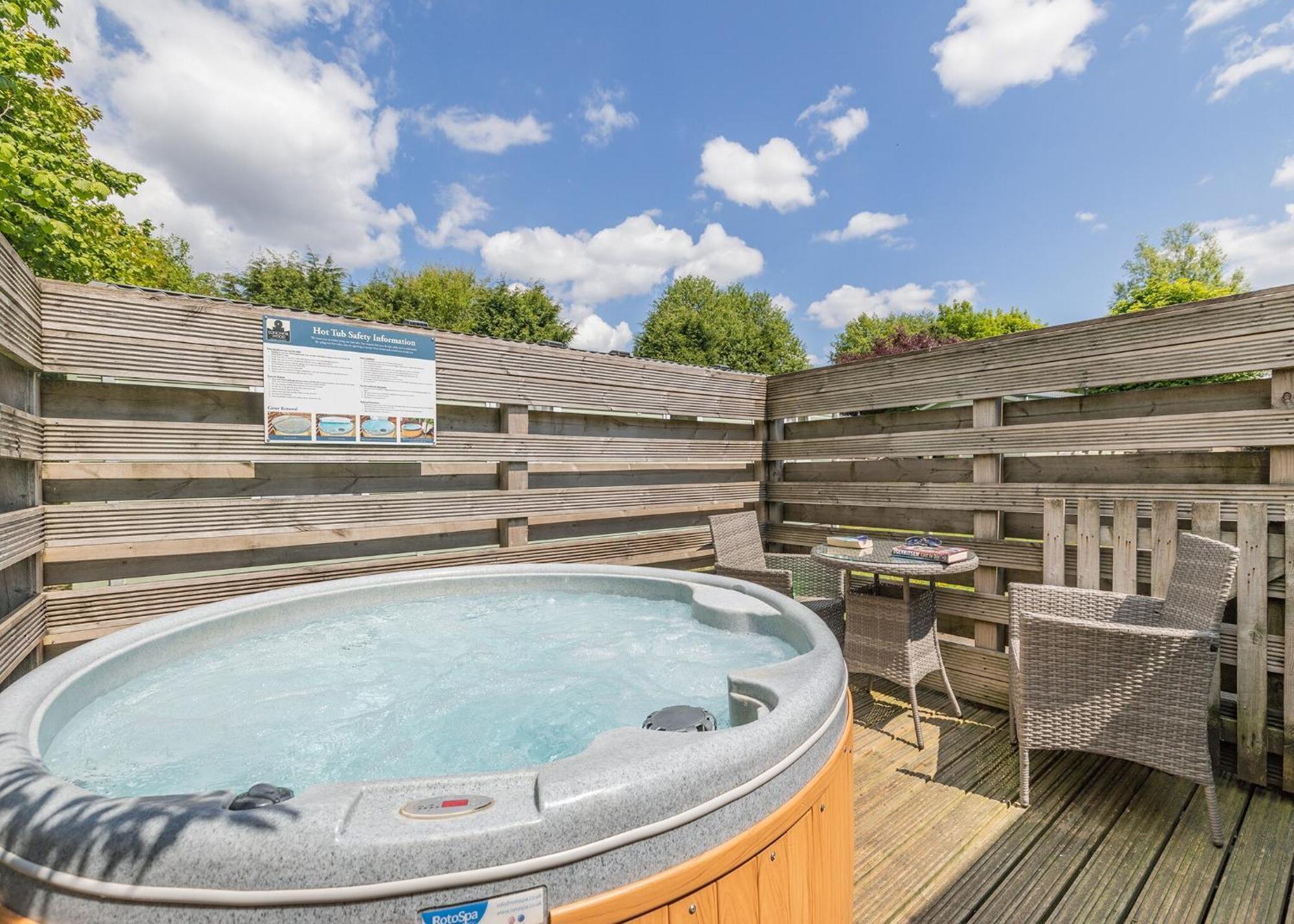 Longnor Wood Holiday Park エクステリア 写真