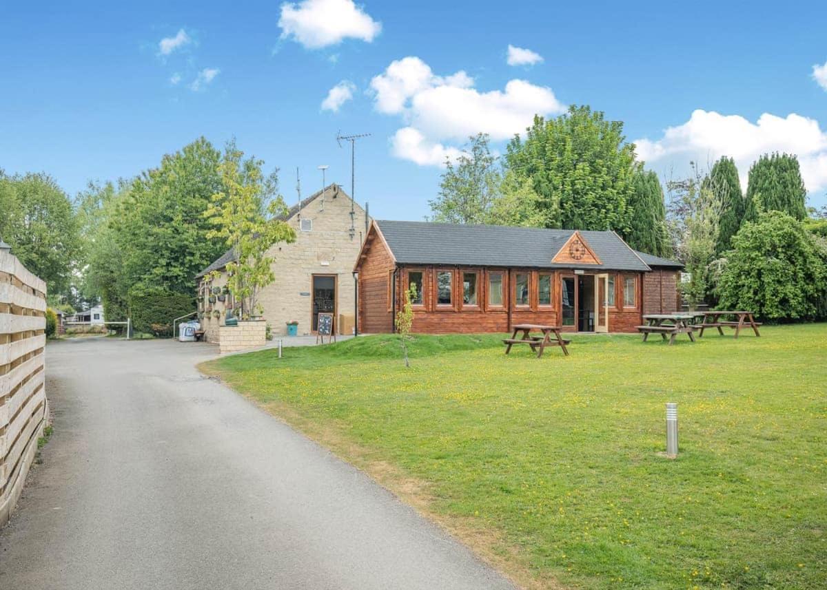 Longnor Wood Holiday Park エクステリア 写真